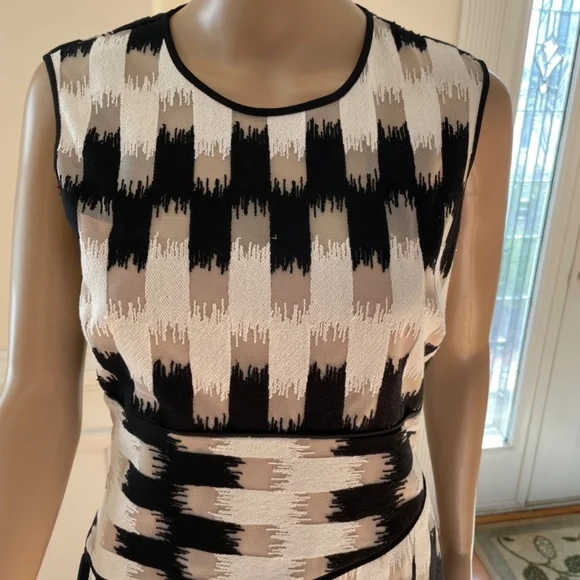 BCBG Max Azria Jolyne Peplum Top, Size M, New with Tags - Picture 4 of 9